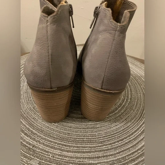Excellent‎ condition Lucky Brand open toe ankle booties size 8-8.5 100% leather - Picture 6 of 6